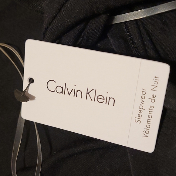 NWT Calvin Klein sculpted camisole in Black - Small - Picture 8 of 9